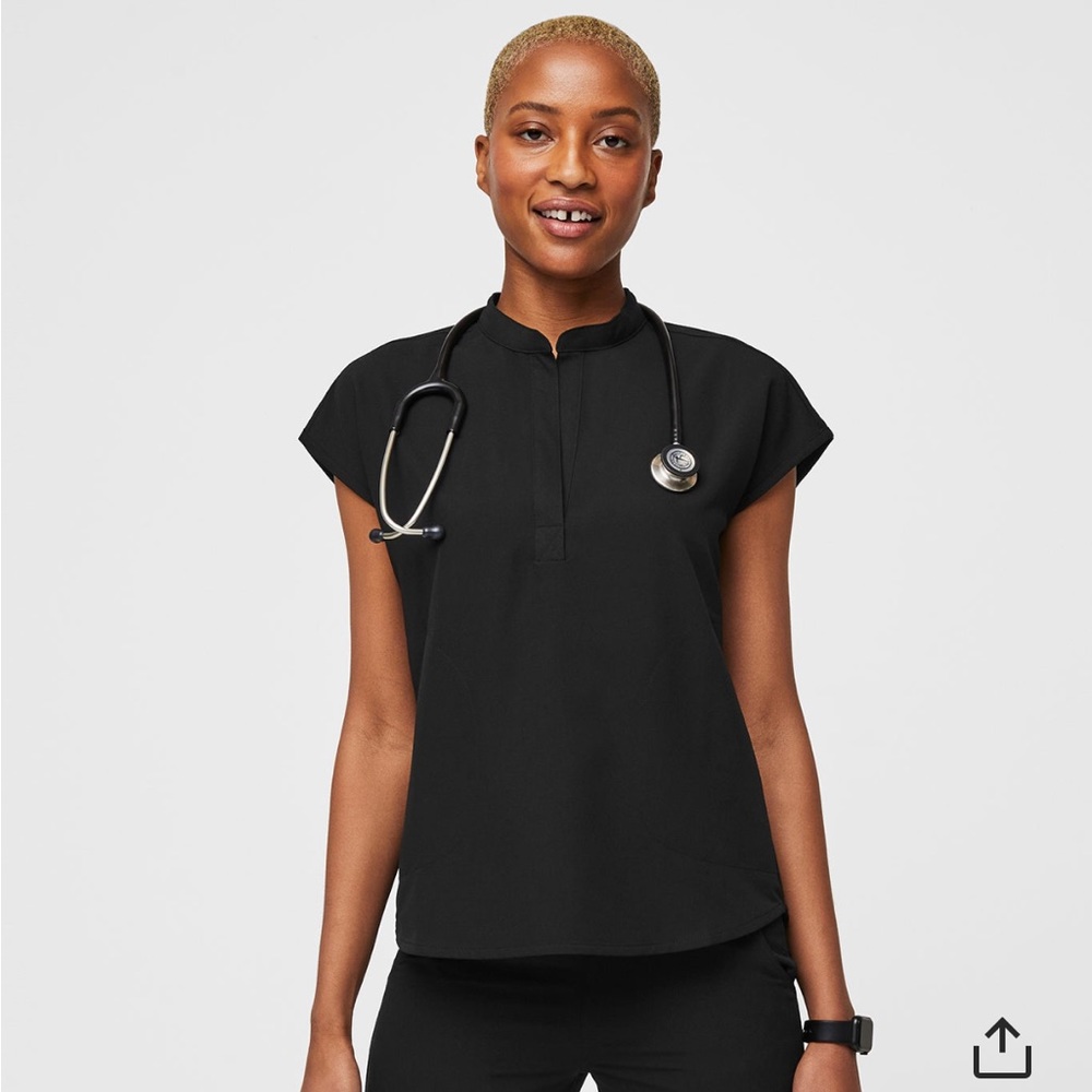 Top & Bottom! Women's Rafaela Oversized
Scrub Top (S) + Zamora Jogger Scrubs (M)